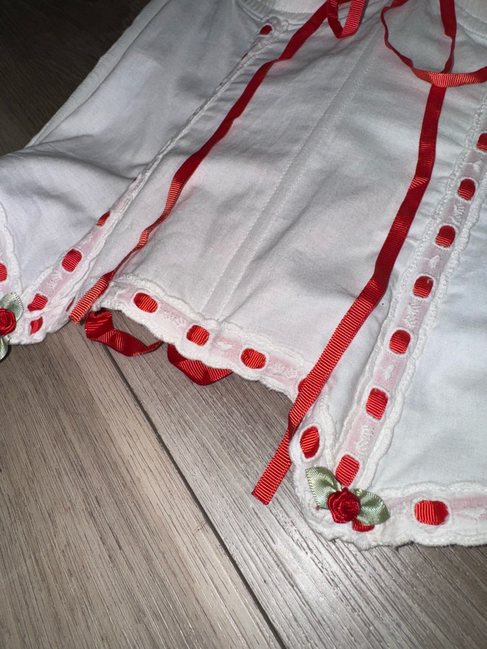 White & Red Ribbon Trim Corset With Mini Roses - Picture 7 of 7